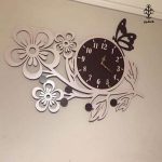 ساعة خشبية للحائط