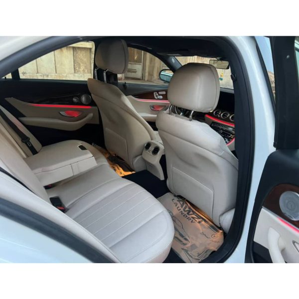 ⁦سيارة Mercedes E300⁩ - الصورة ⁦7⁩