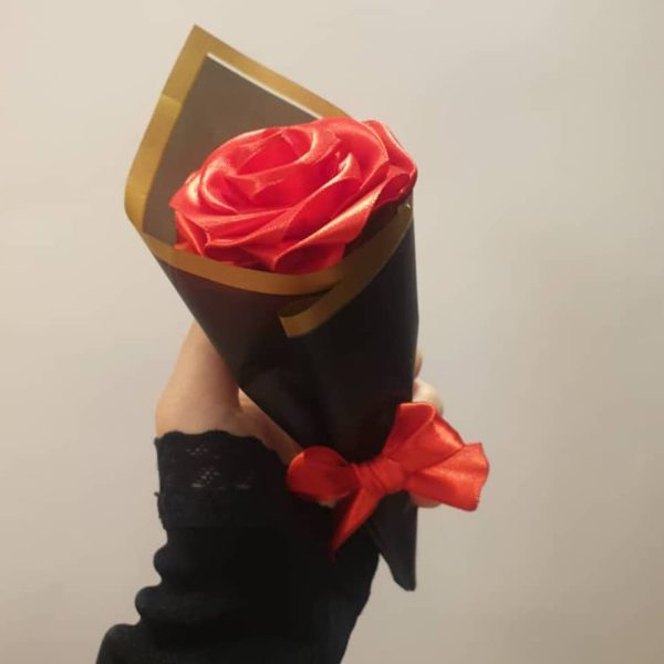 ⁦وردة ساتان⁩ - الصورة ⁦1⁩