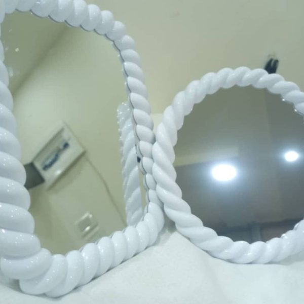 ⁦مرآة مع ستاند⁩ - الصورة ⁦3⁩