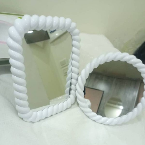 ⁦مرآة مع ستاند⁩ - الصورة ⁦2⁩