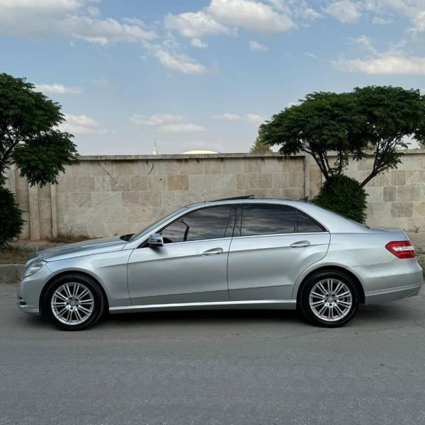 ⁦سيارة Mercedes E300/2011⁩ - الصورة ⁦2⁩