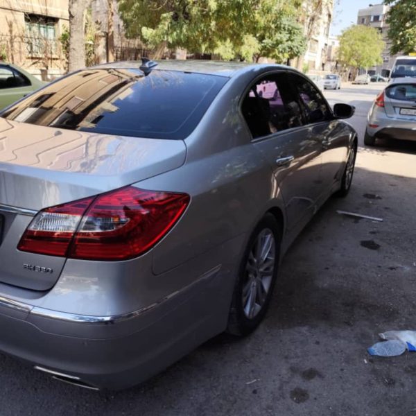 ⁦سيارة Genesis 2012⁩ - الصورة ⁦4⁩