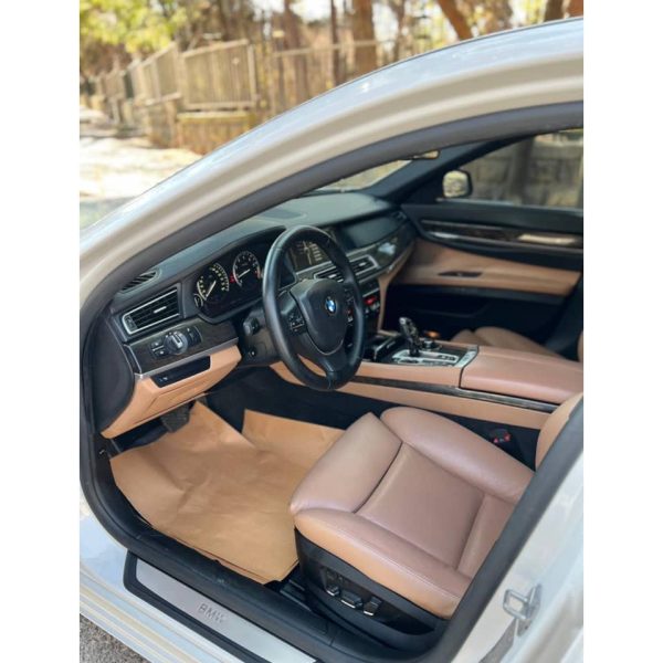 ⁦سيارة BMW 750⁩ - الصورة ⁦8⁩