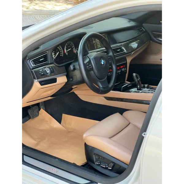 ⁦سيارة BMW 750⁩ - الصورة ⁦9⁩