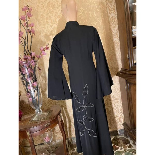 ⁦عباية نسائية مطرزة⁩ - الصورة ⁦2⁩