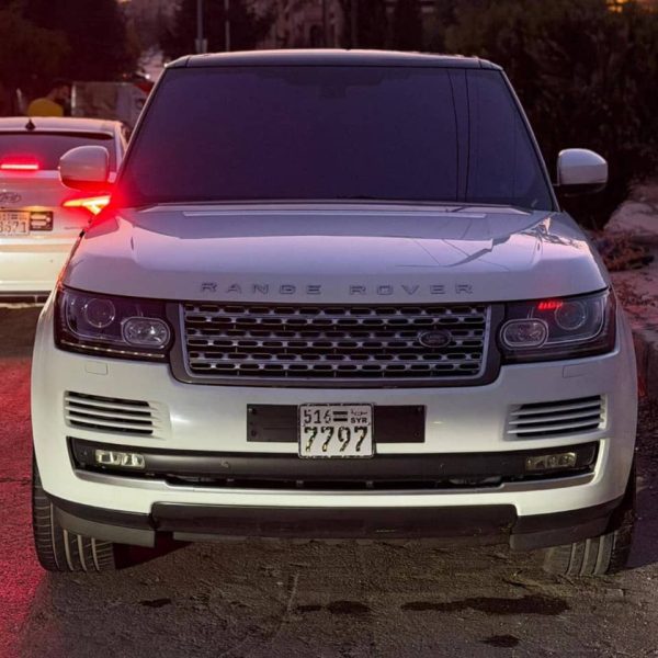 ⁦سيارة Range Rover vogue 2016⁩ - الصورة ⁦2⁩