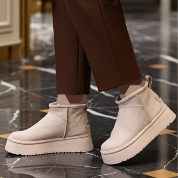 ⁦بوط نسائي UGG⁩ - الصورة ⁦5⁩