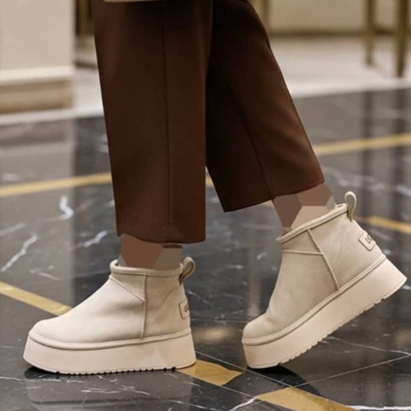 ⁦بوط نسائي UGG⁩ - الصورة ⁦6⁩