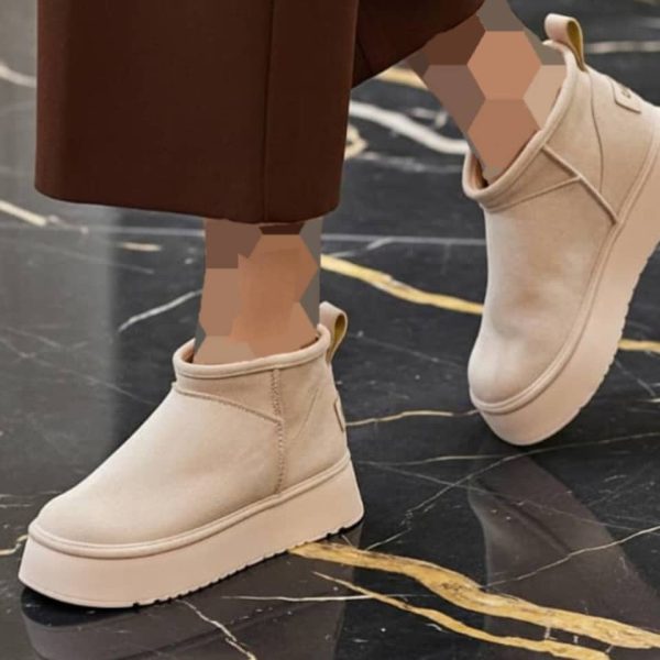 ⁦بوط نسائي UGG⁩ - الصورة ⁦8⁩