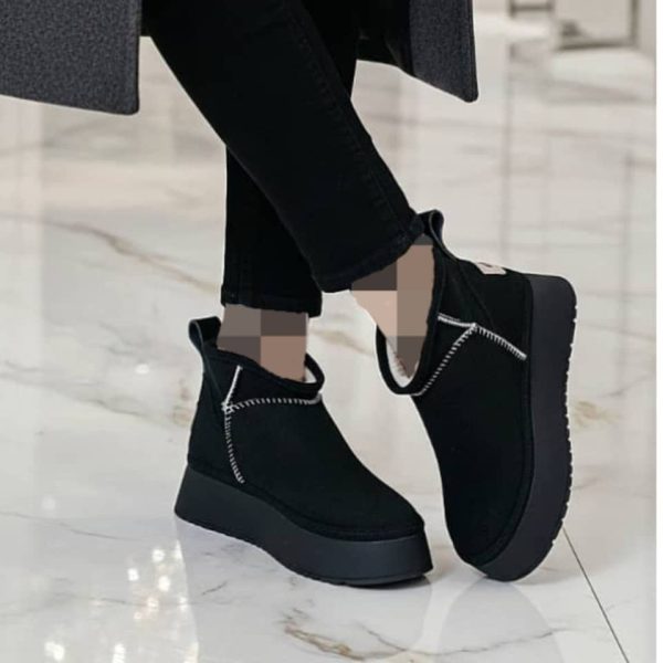 ⁦بوط نسائي UGG⁩ - الصورة ⁦3⁩