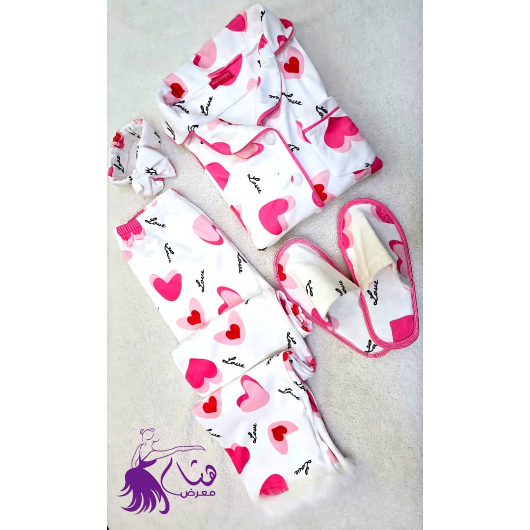 WhatsApp Image 2025-10-11 at 9.21.41 PM طقم نسائي مخمل - الصورة 1
