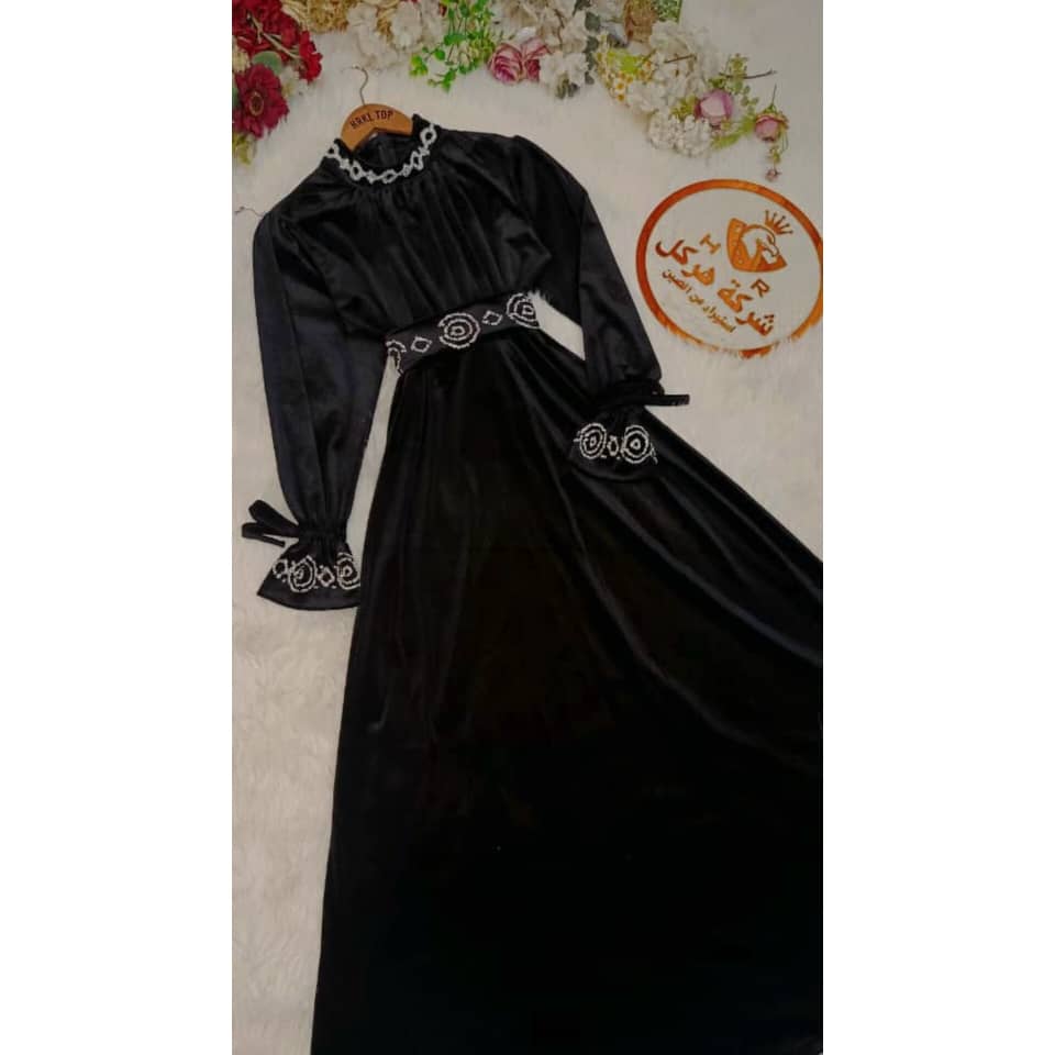 WhatsApp Image 2025-10-15 at 10.52.41 PM فستان نسائي مخمل - الصورة 1