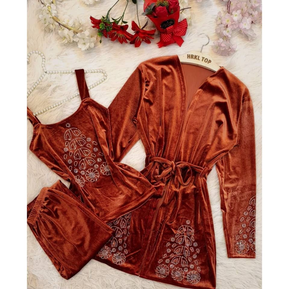 WhatsApp Image 2025-10-15 at 10.55.26 PM بيجاما نسائية 3قطع - الصورة 1