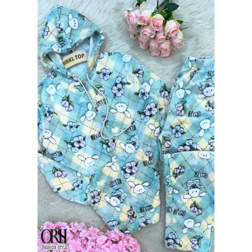 WhatsApp Image 2025-12-03 at 6.37.58 PM بيجاما نسائية فرو - الصورة 1