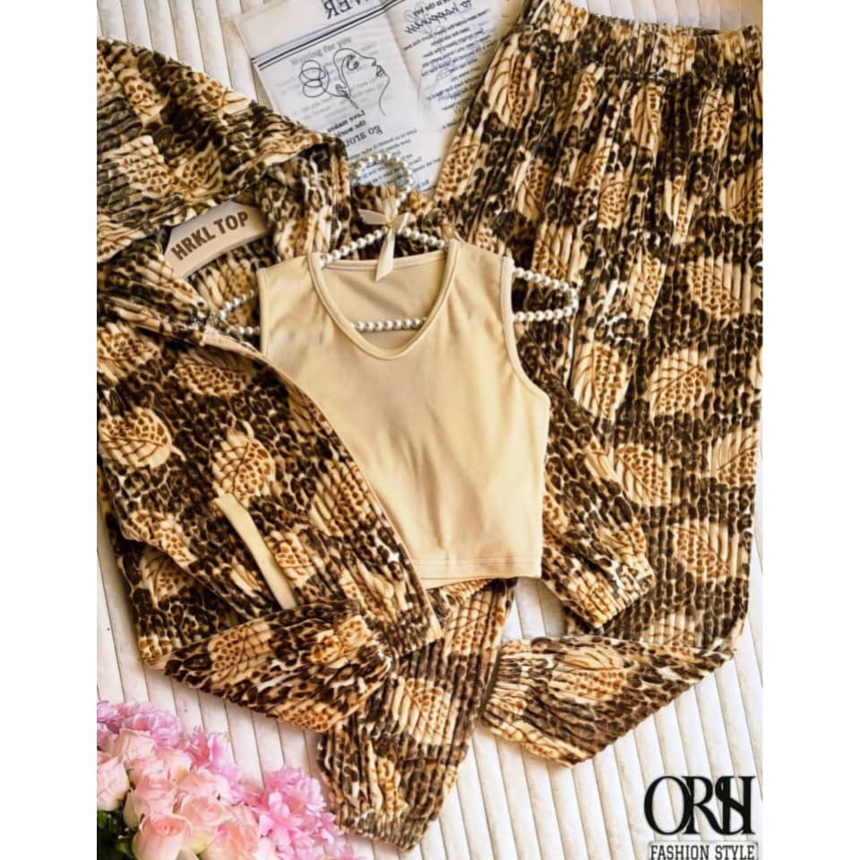 WhatsApp Image 2025-12-03 at 6.41.40 PM بيجاما نسائية 3قطع - الصورة 1