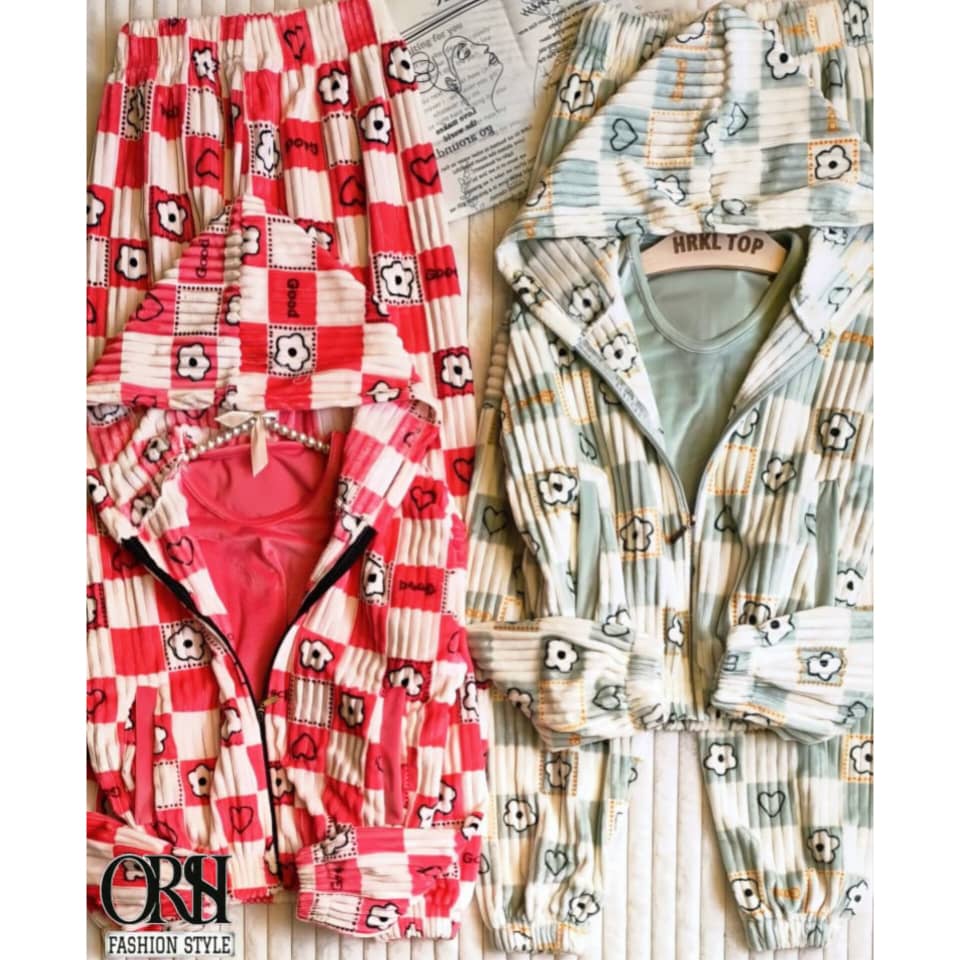 WhatsApp Image 2025-12-03 at 6.41.41 PM بيجاما نسائية 3قطع - الصورة 1