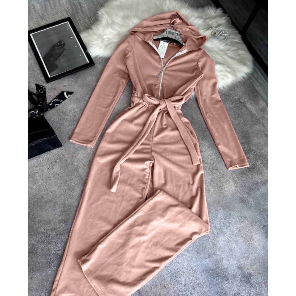 WhatsApp Image 2025-12-05 at 10.42.10 PM أفرول نسائي مخمل - الصورة 1