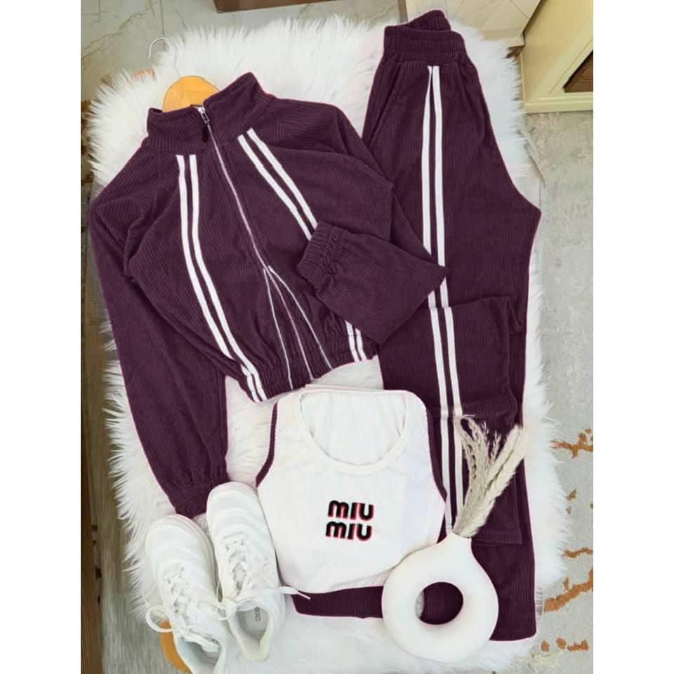 WhatsApp Image 2025-12-05 at 11.32.08 PM بيجاما نسائية مخمل - الصورة 1