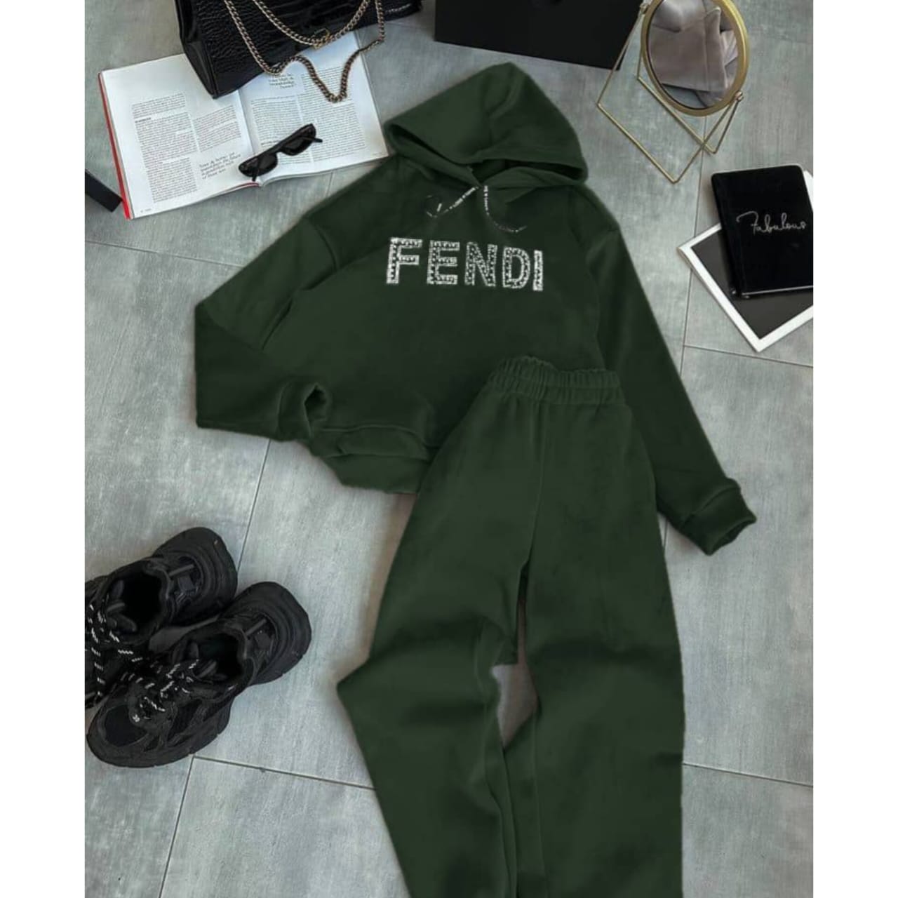 WhatsApp Image 2025-12-12 at 9.48.56 AM (1) بيجاما نسائية مخمل - الصورة 1