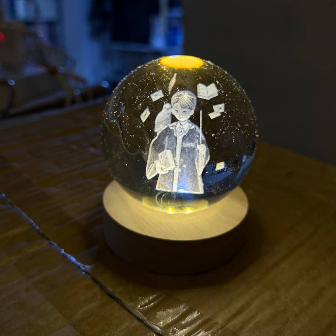 WhatsApp Image 2025-12-19 at 4.09.45 PM (2) كرة كريستال مضيئة - الصورة 1