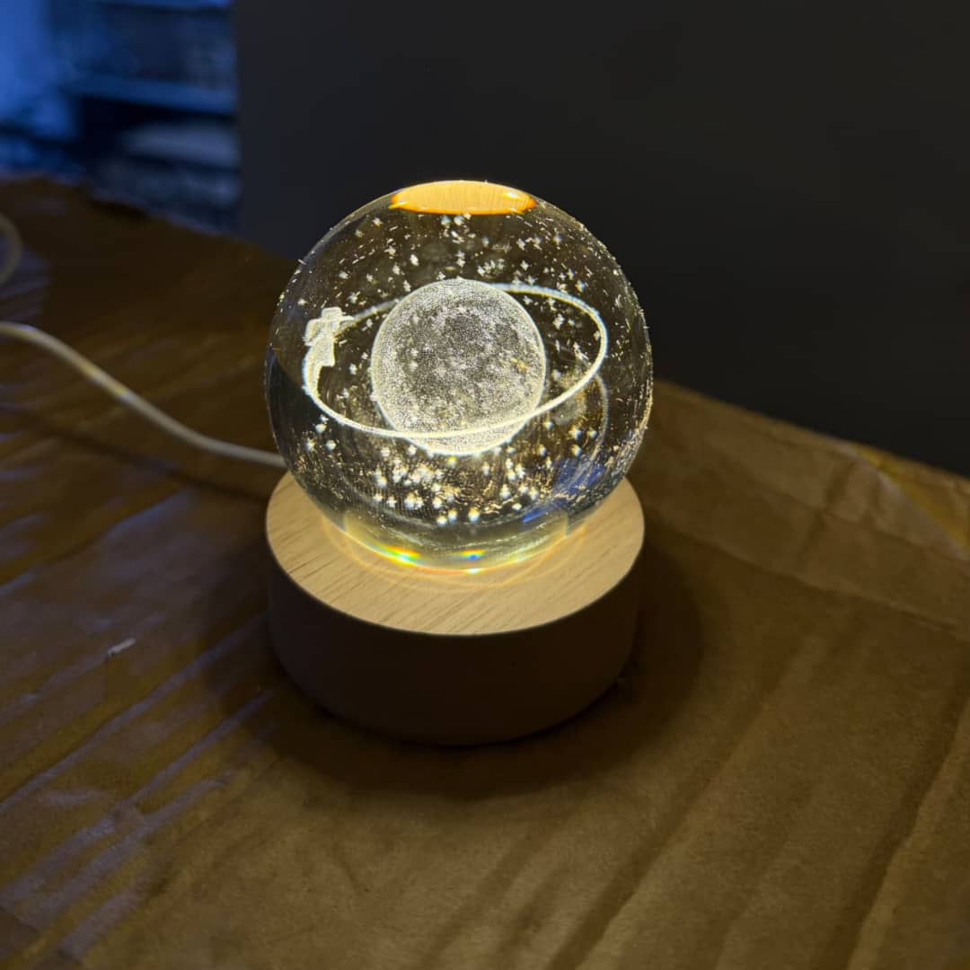 WhatsApp Image 2025-12-19 at 4.12.18 PM كرة كريستال مضيئة - الصورة 1