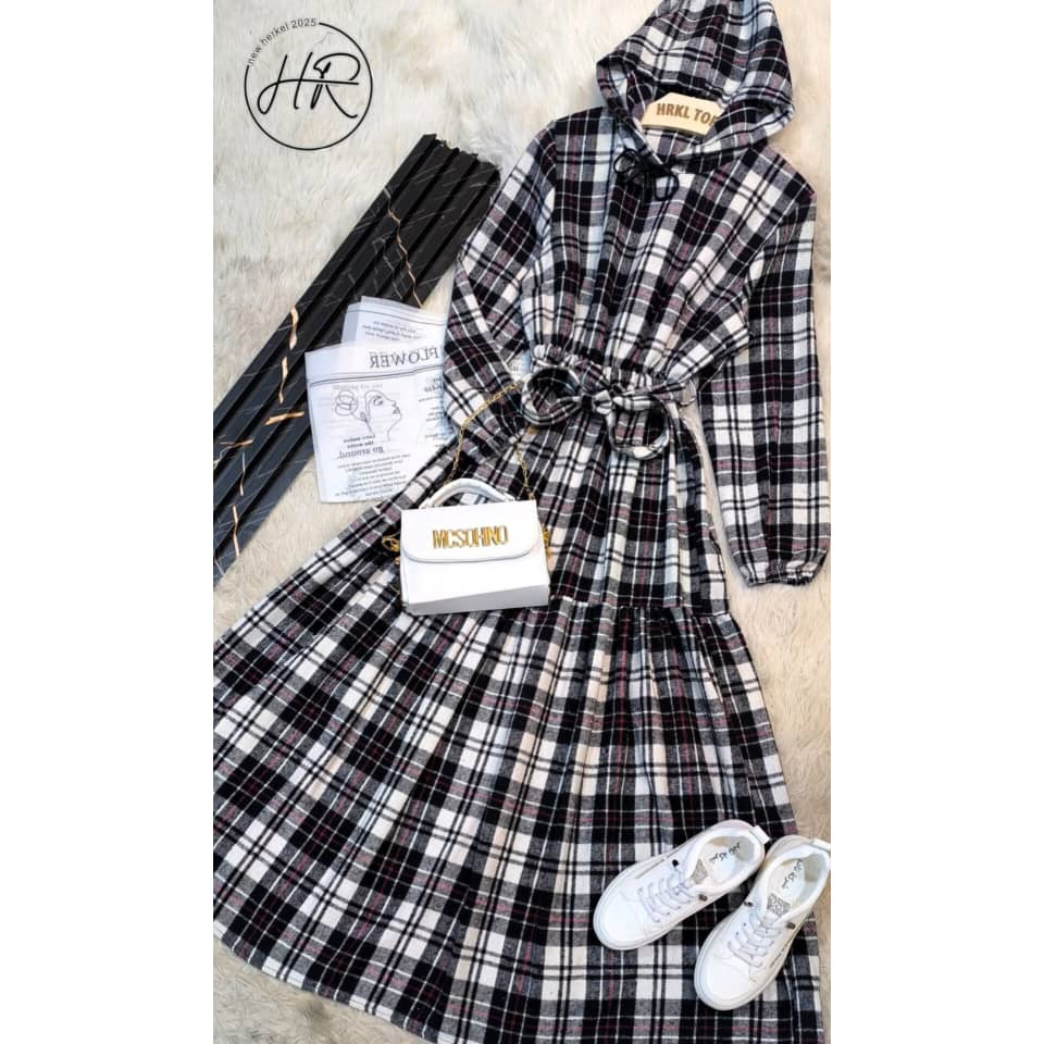 WhatsApp Image 2025-12-22 at 11.32.50 PM فستان نسائي جوخ - الصورة 1