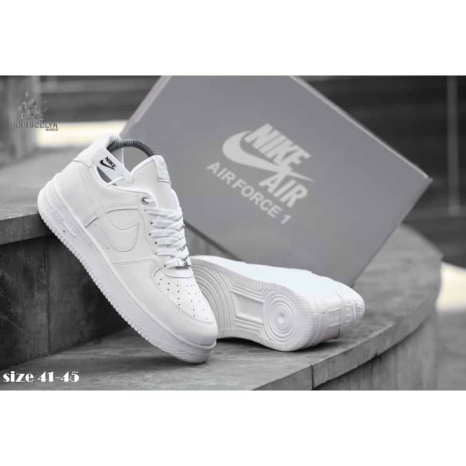 WhatsApp Image 2025-12-31 at 4.58.43 PM (1) خفافة رجالية NIKE - الصورة 1